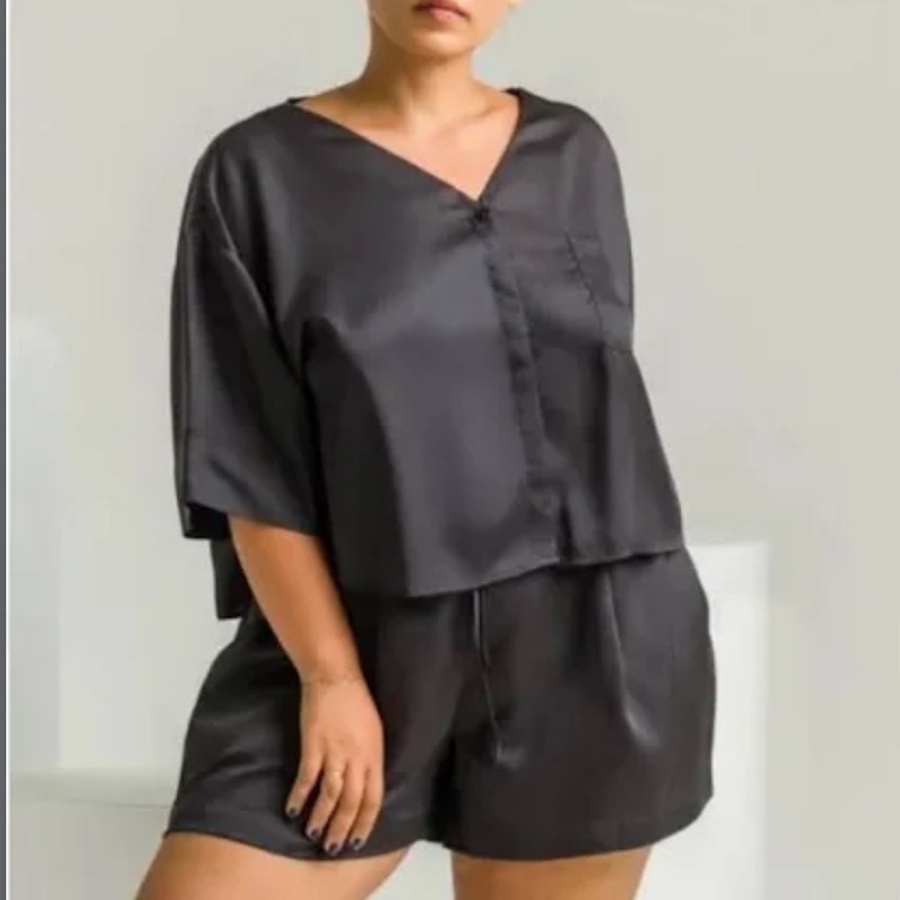 New in‎ Box- Ettitude Sateen Shorts in Onyx ( black) s/m - Picture 2 of 3